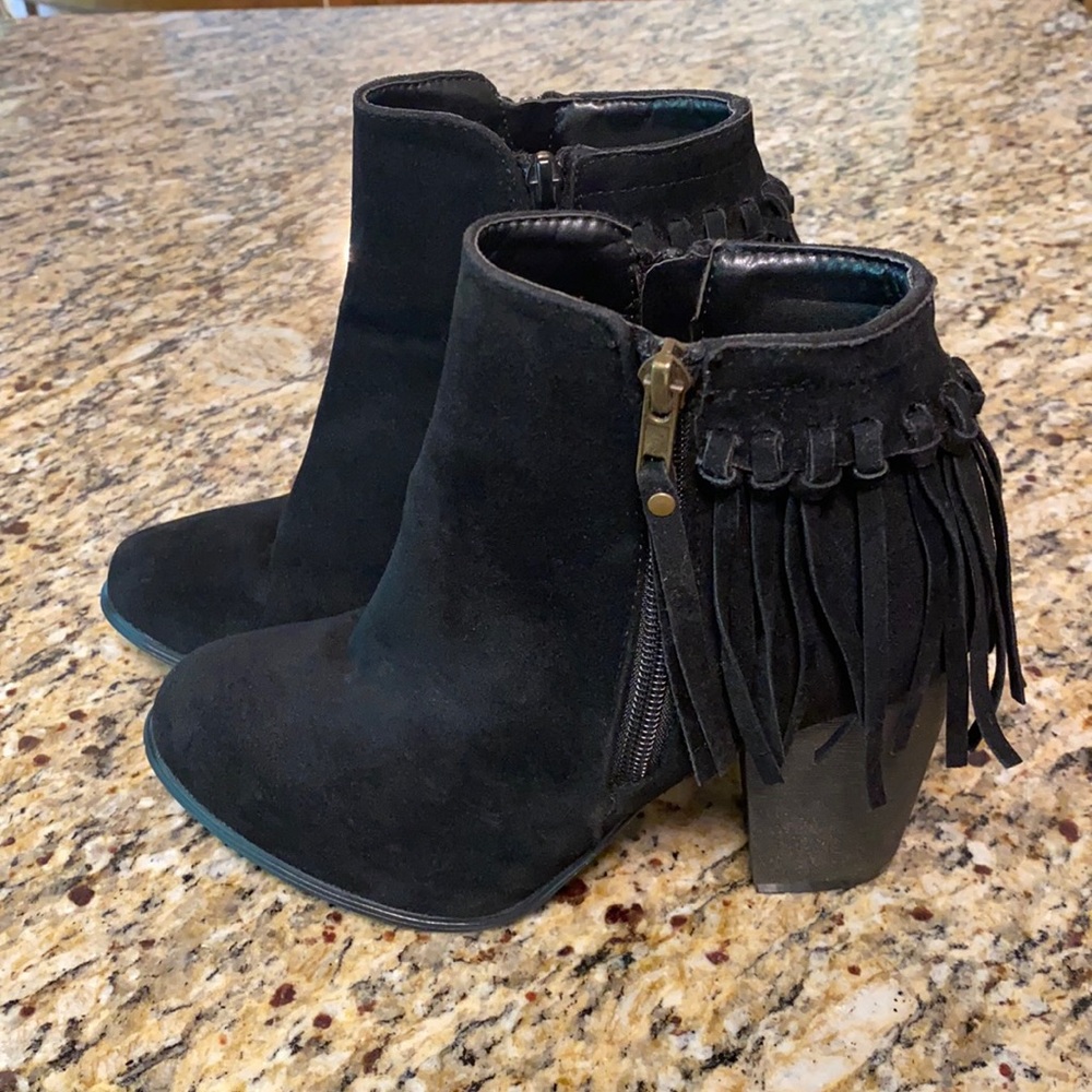Adriana New York Black Fringe Booties in Size 7